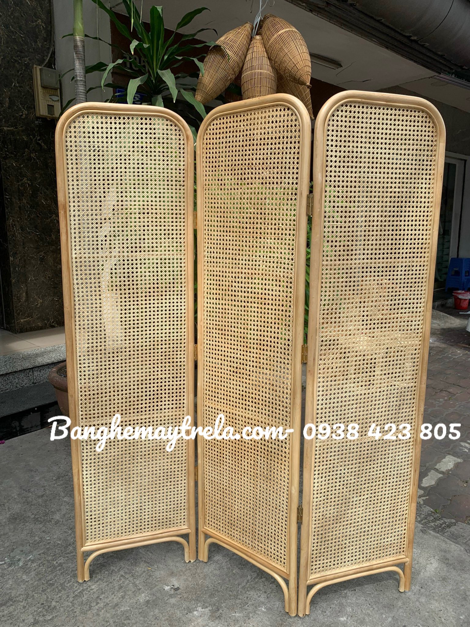 Vách bình phong mây mắt cáo giá rẻ